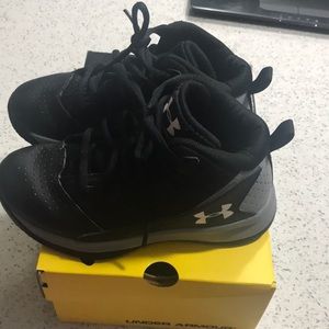 Size 12 under armour black